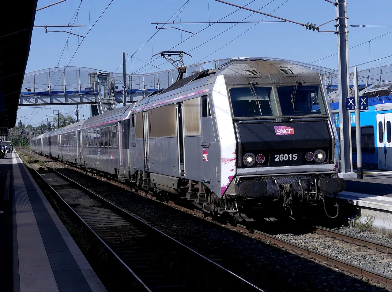 Train Intercités SNCF Paris Clermont photographié à Moulins