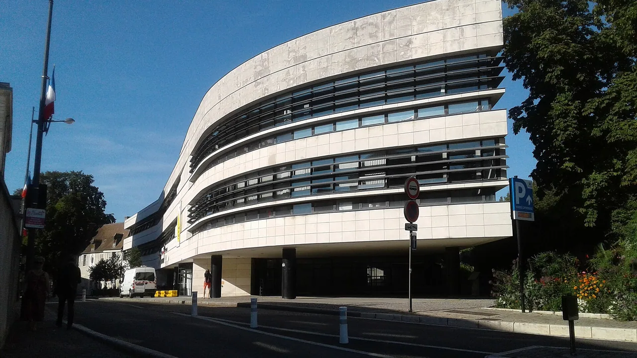 Hôtel de Ville de Bourges où les familles peuvent effectuer leurs démarches municipales