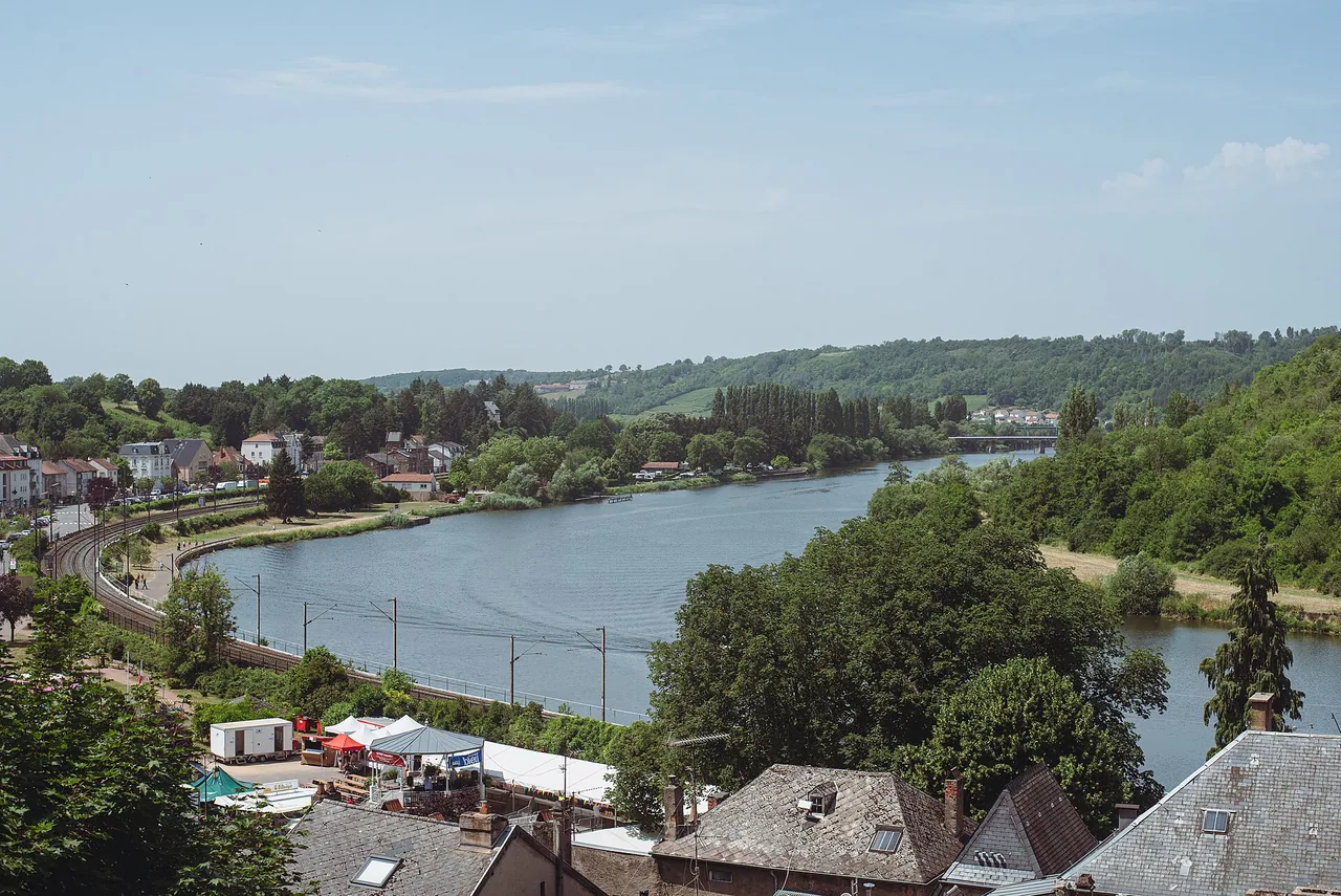 Vue sur la Moselle depuis le Château des Ducs de Lorraine à Sierck-les-Bains