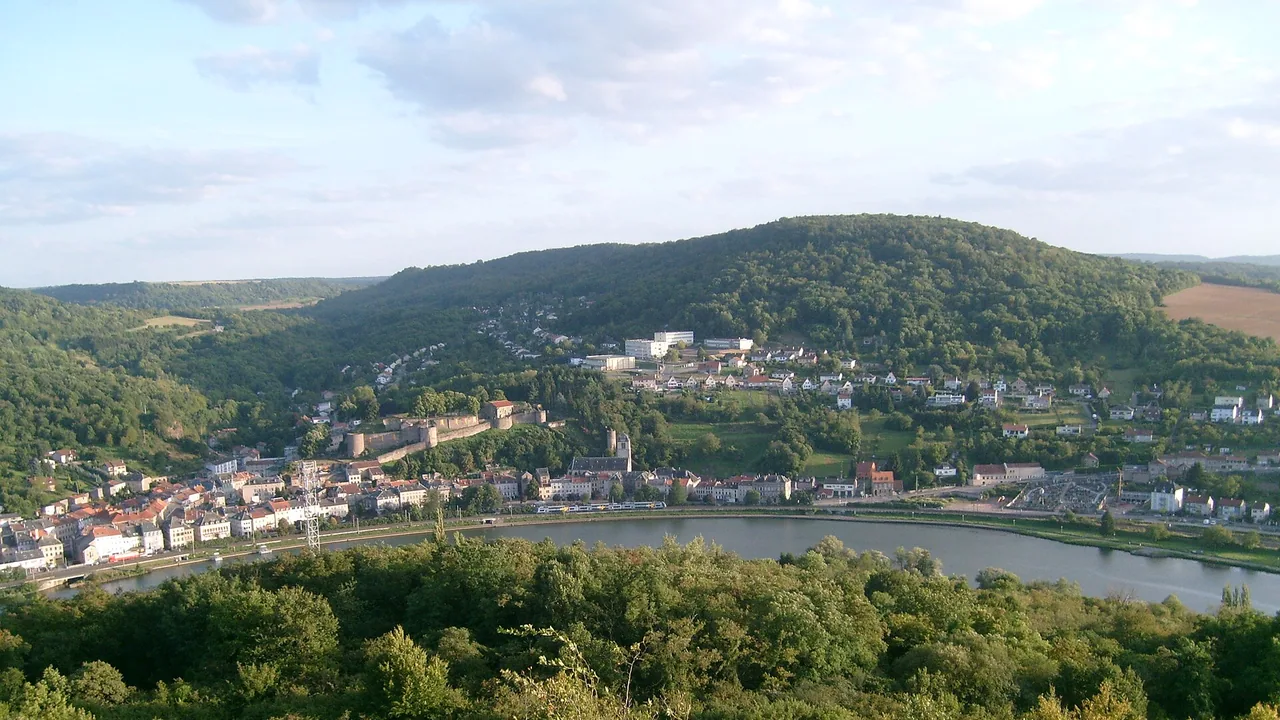 Sierck-les-Bains et son château dominant la vallée