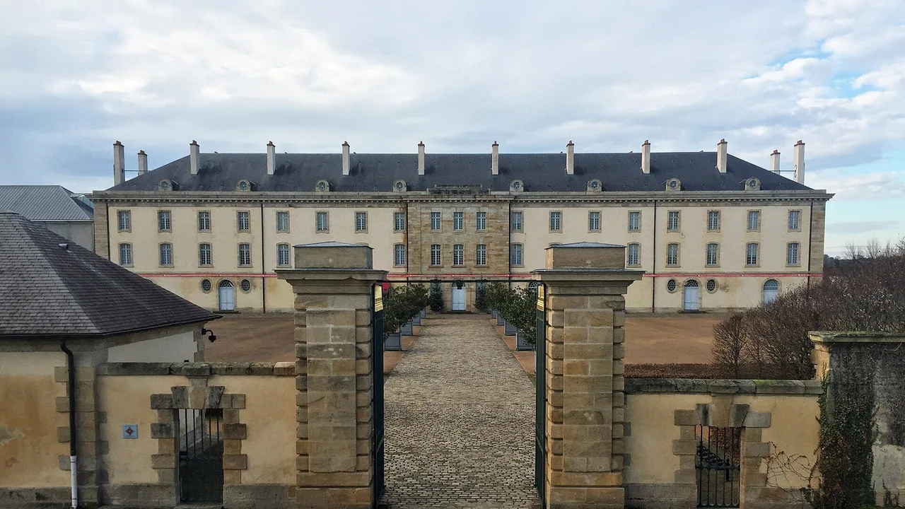 Bâtiment du Centre national du costume et de la scène à Moulins