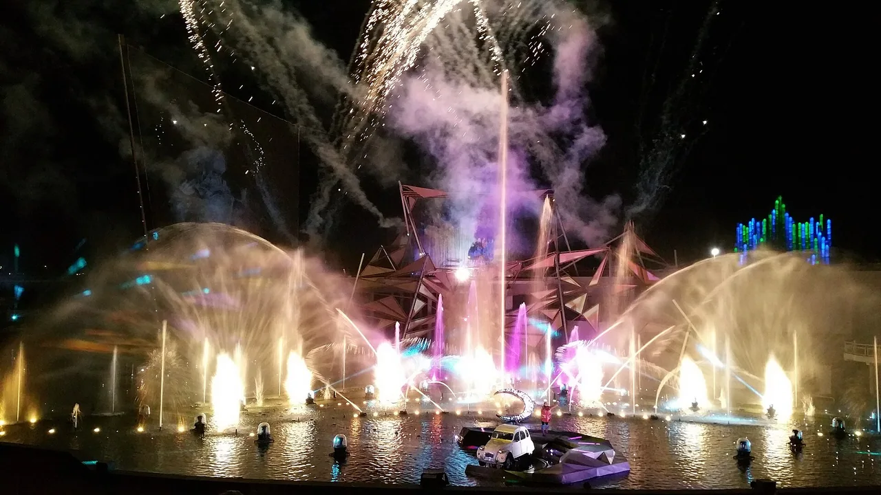 Spectacle nocturne avec jets d'eau au Futuroscope