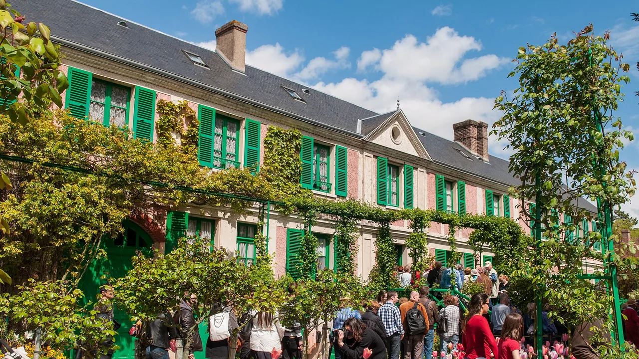 Maison de Claude Monet et jardin fleuri à Giverny