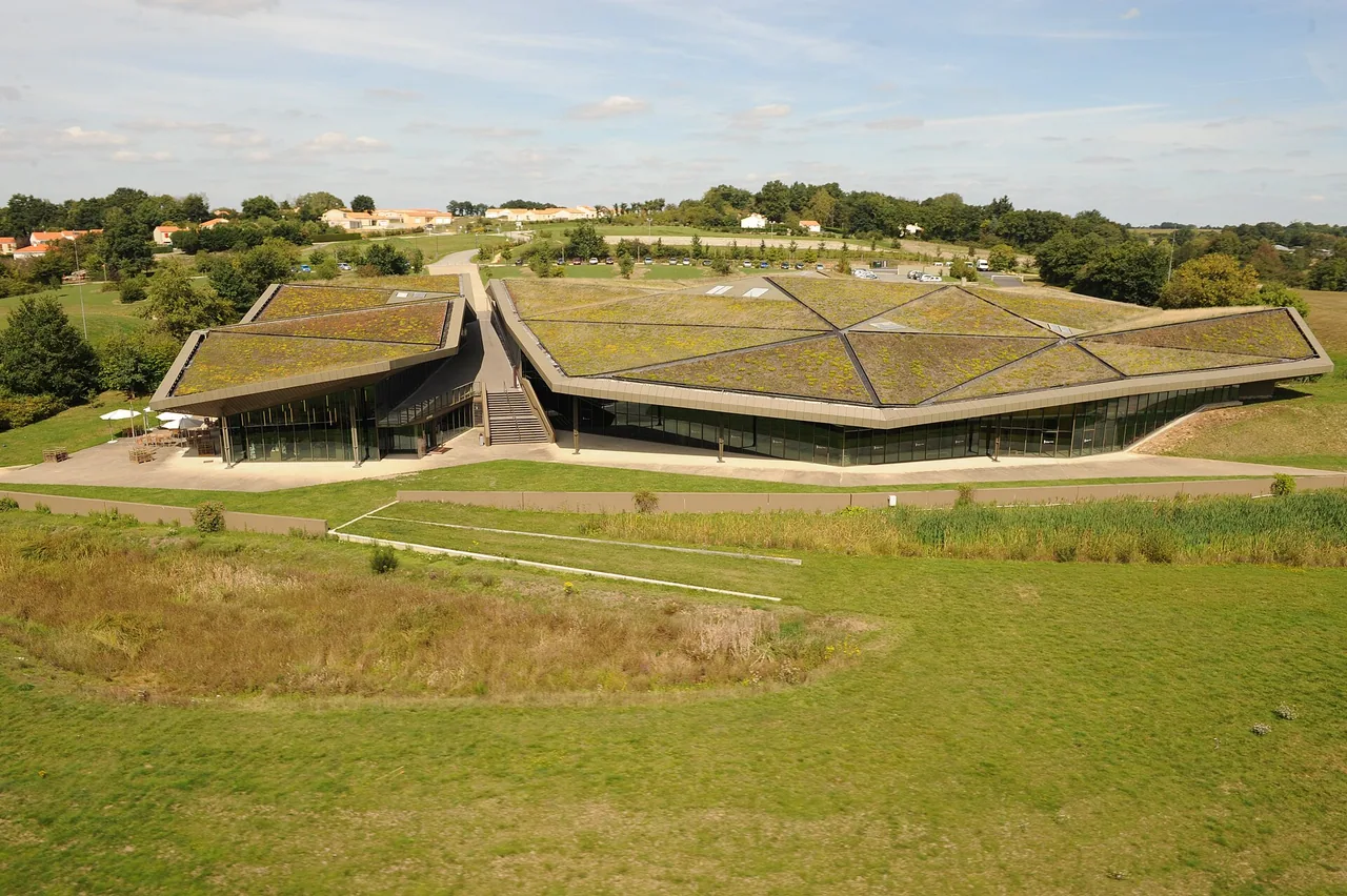 Vue aérienne de l'Historial de la Vendée aux Lucs-sur-Boulogne