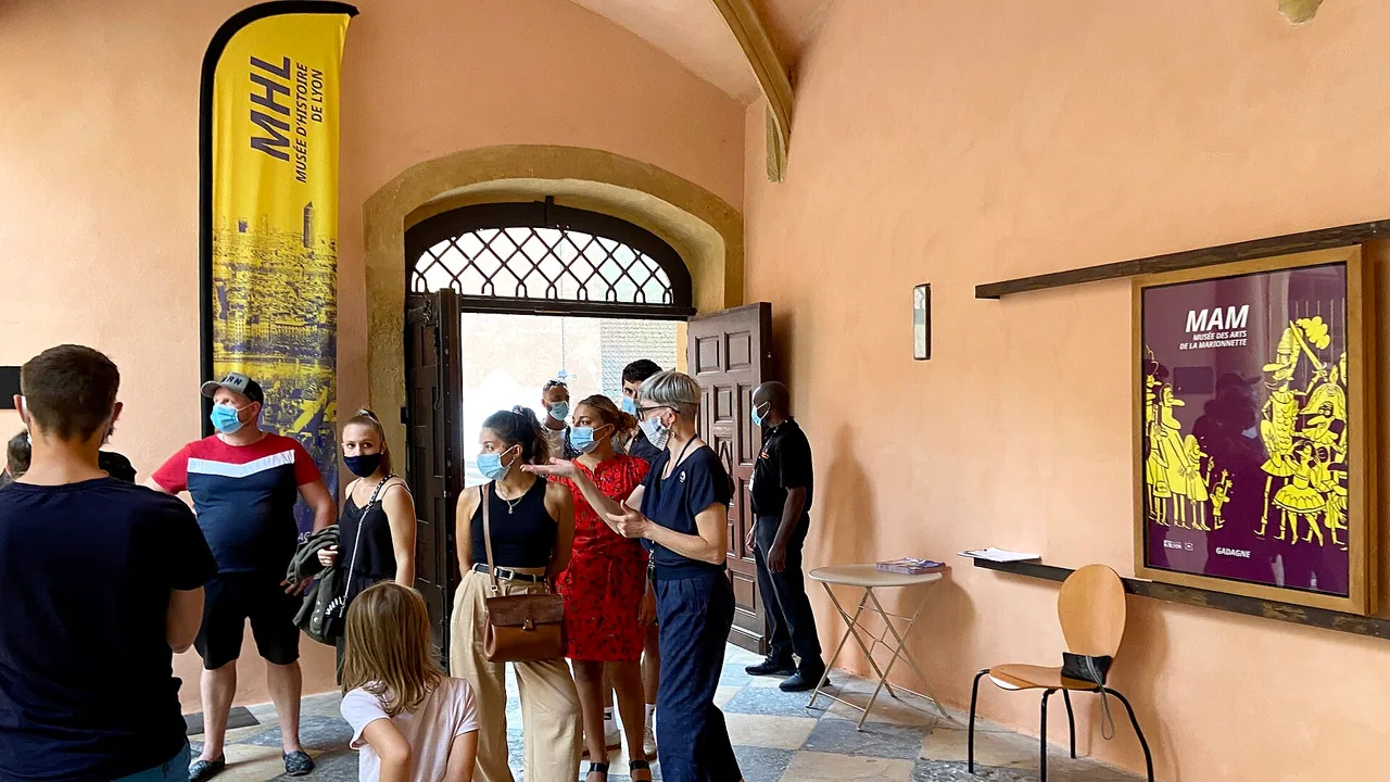 Visiteurs pendant les Journées européennes du patrimoine en France