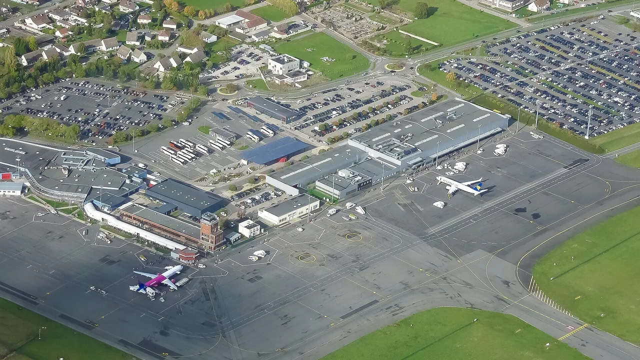 La zone des terminaux de l'aéroport Paris-Beauvais vue d'en haut