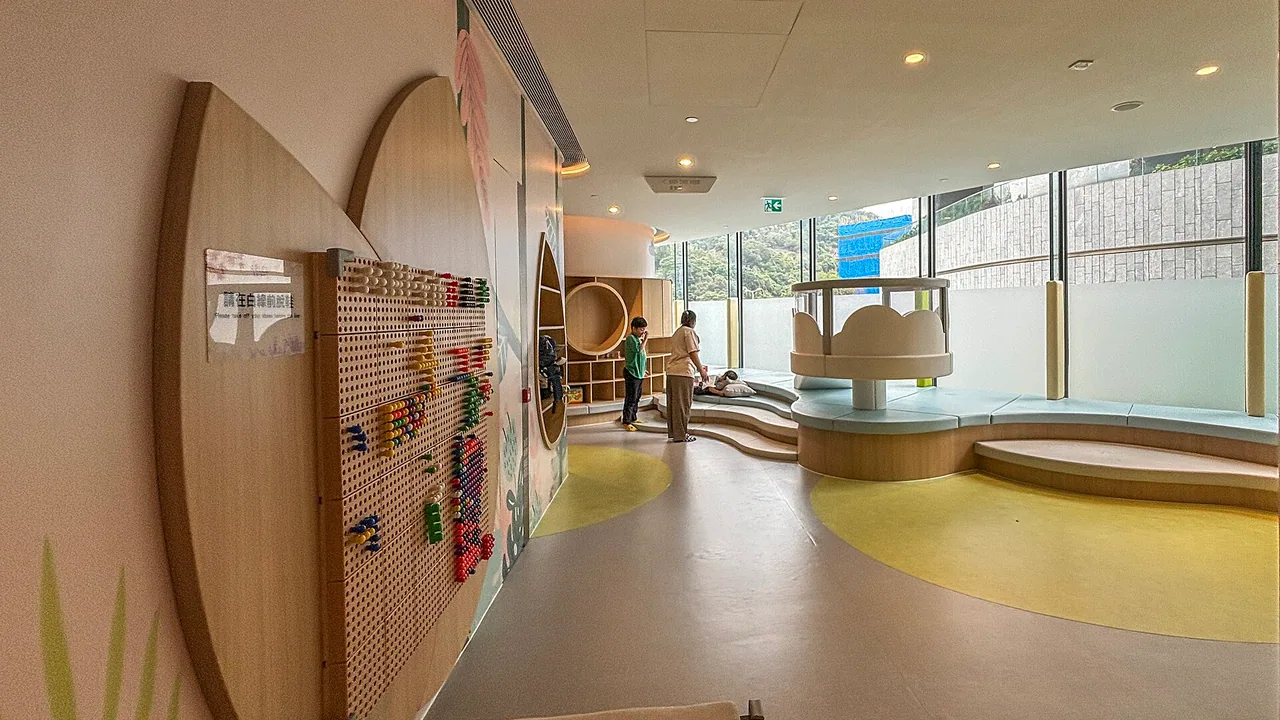 Exemple d'une salle de jeux intérieure aménagée pour de jeunes enfants