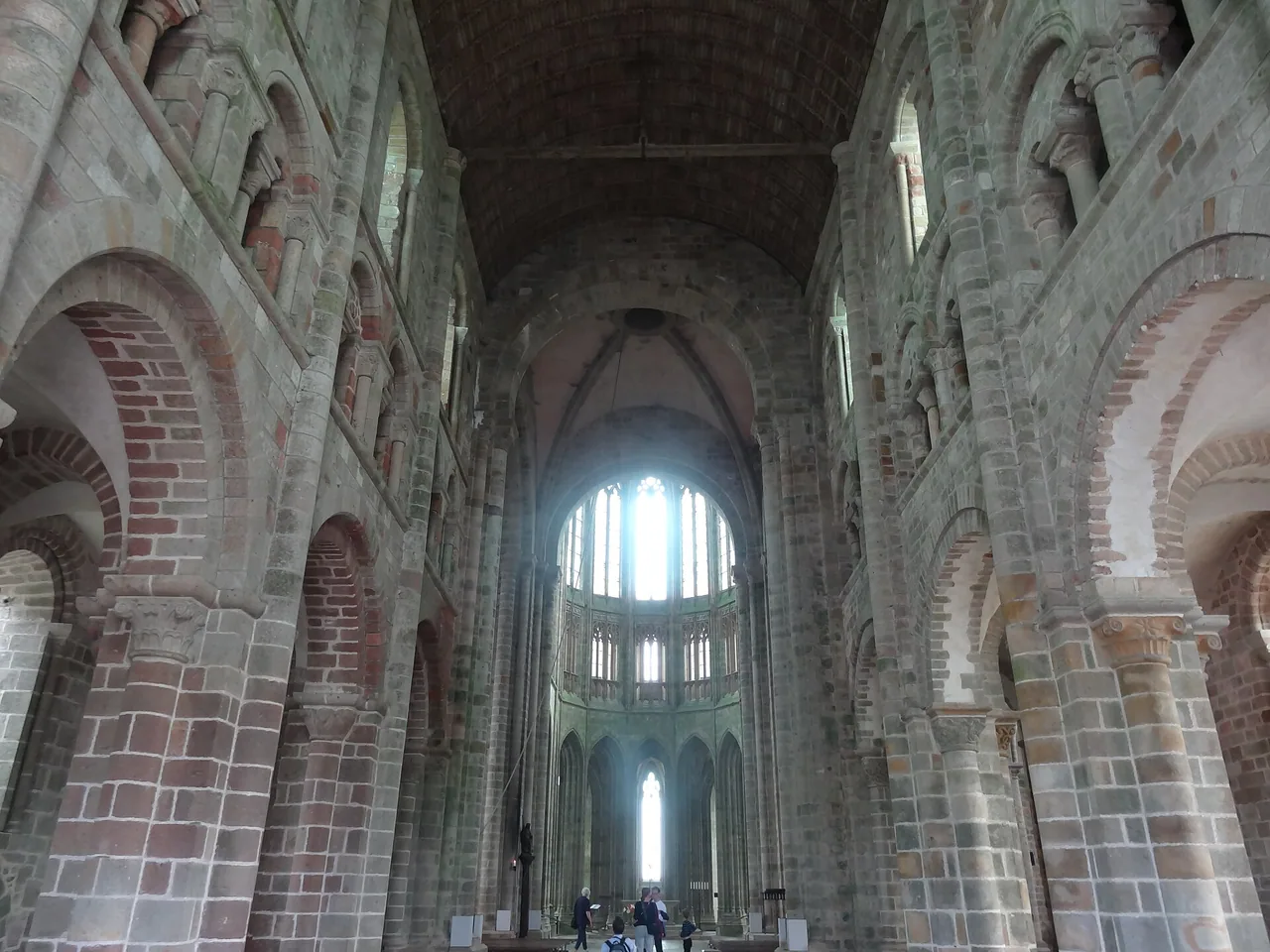Intérieur de l'église abbatiale du Mont-Saint-Michel
