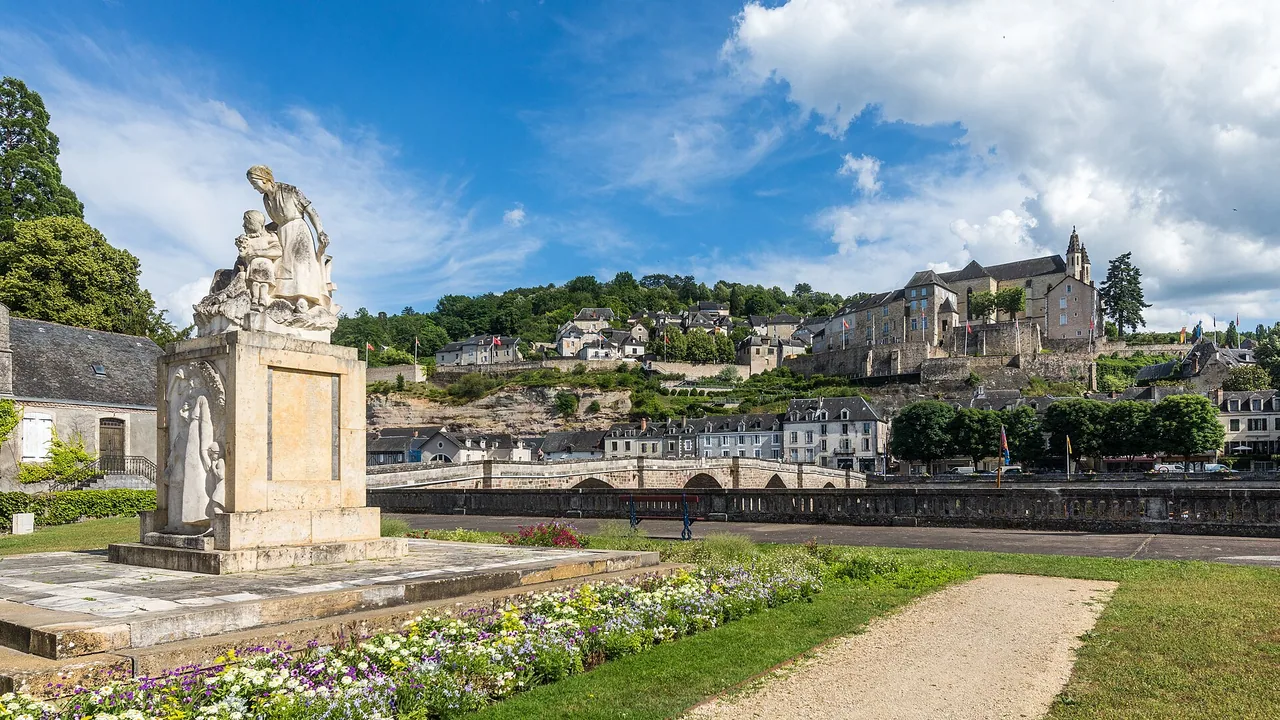 Vue de Terrasson-Lavilledieu en Dordogne
