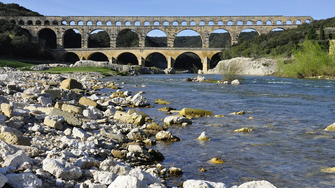 Le Pont du Gard au-dessus du Gardon