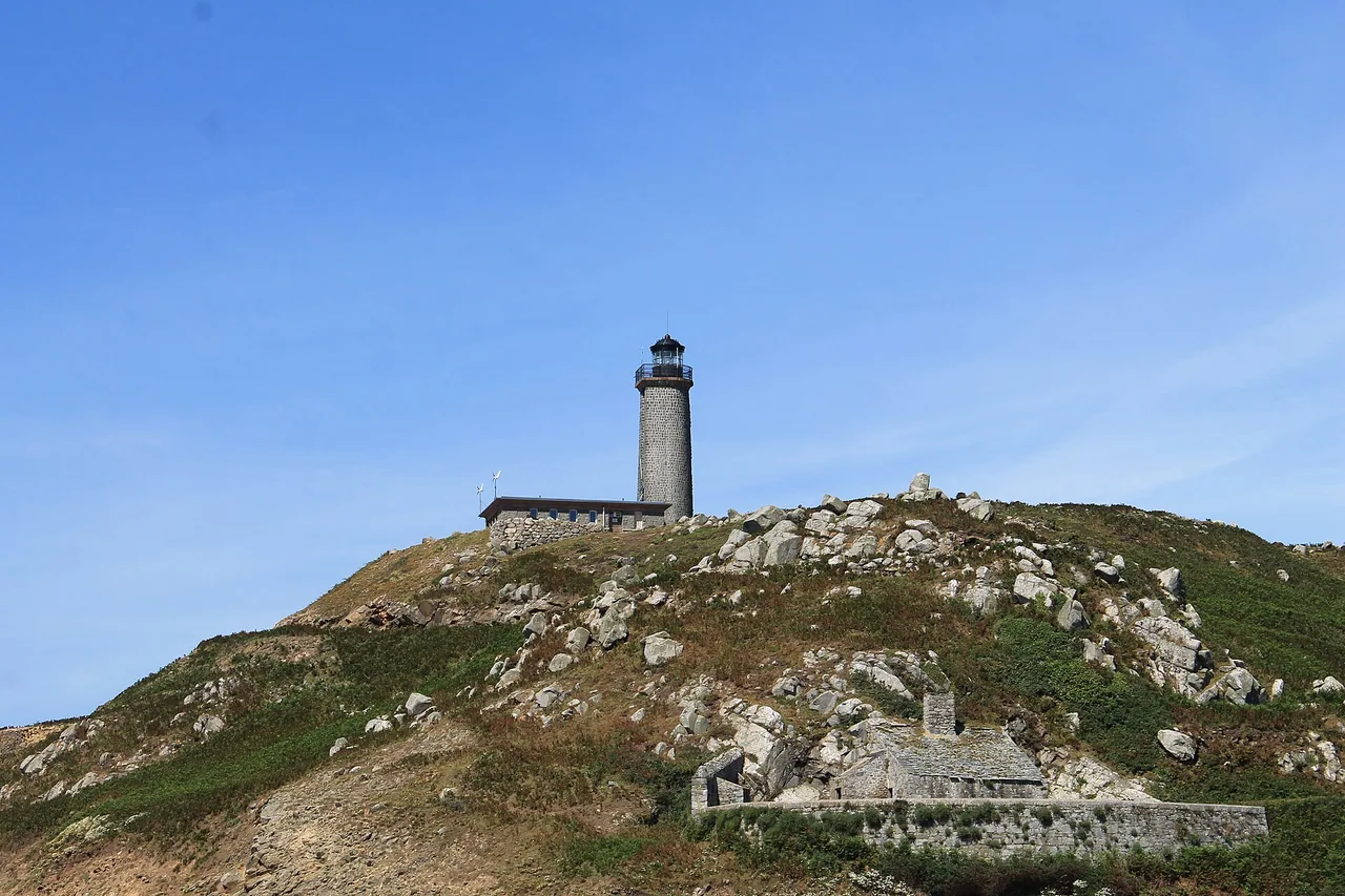Phare des Sept-Îles sur l'Île aux Moines au large de Perros-Guirec