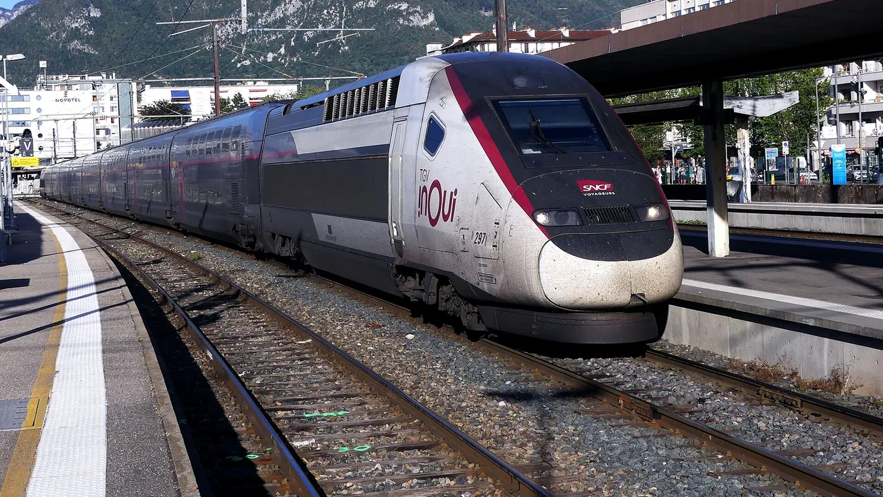 Un TGV SNCF en gare d'Annecy en août 2026