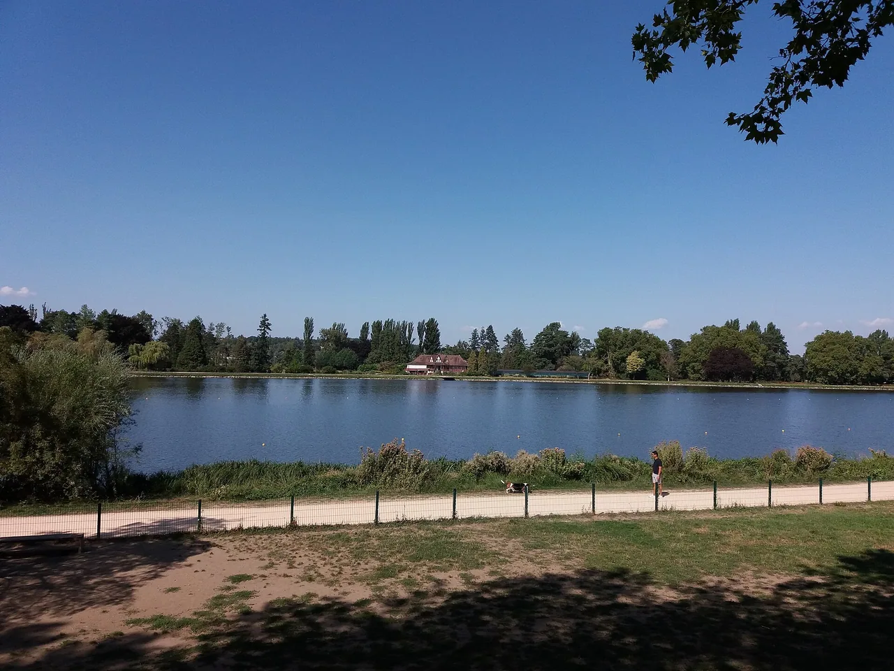 Chemin du parc Napoléon III au bord de l'Allier à Vichy