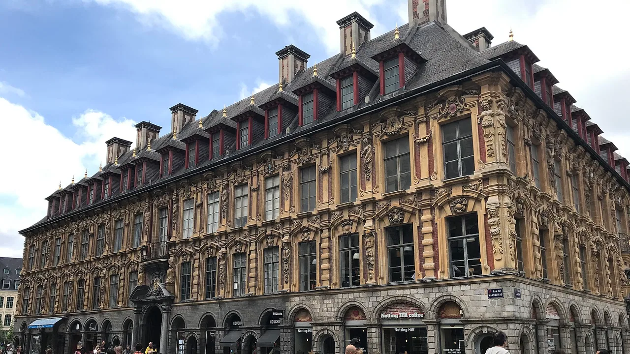 Une vue de Lille avec ses toits et son centre-ville
