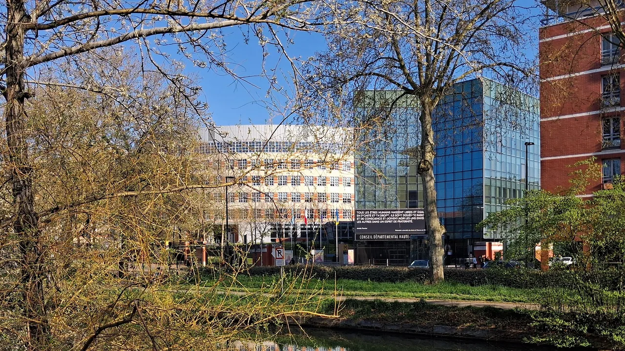 Bâtiment du Conseil départemental de la Haute-Garonne boulevard de la Marquette à Toulouse