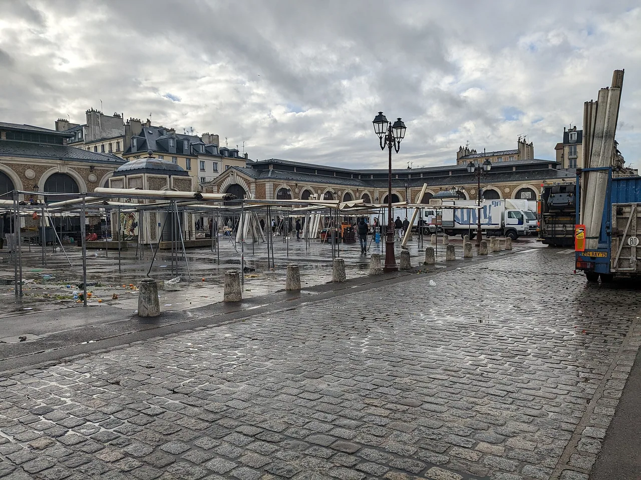 Place du Marché Notre-Dame à Versailles près de l'atelier de cuisine