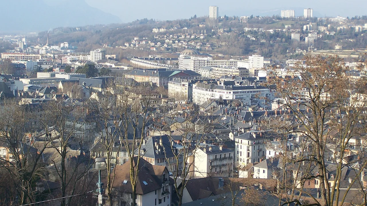 Vue générale de Chambéry depuis la colline de Bellevue