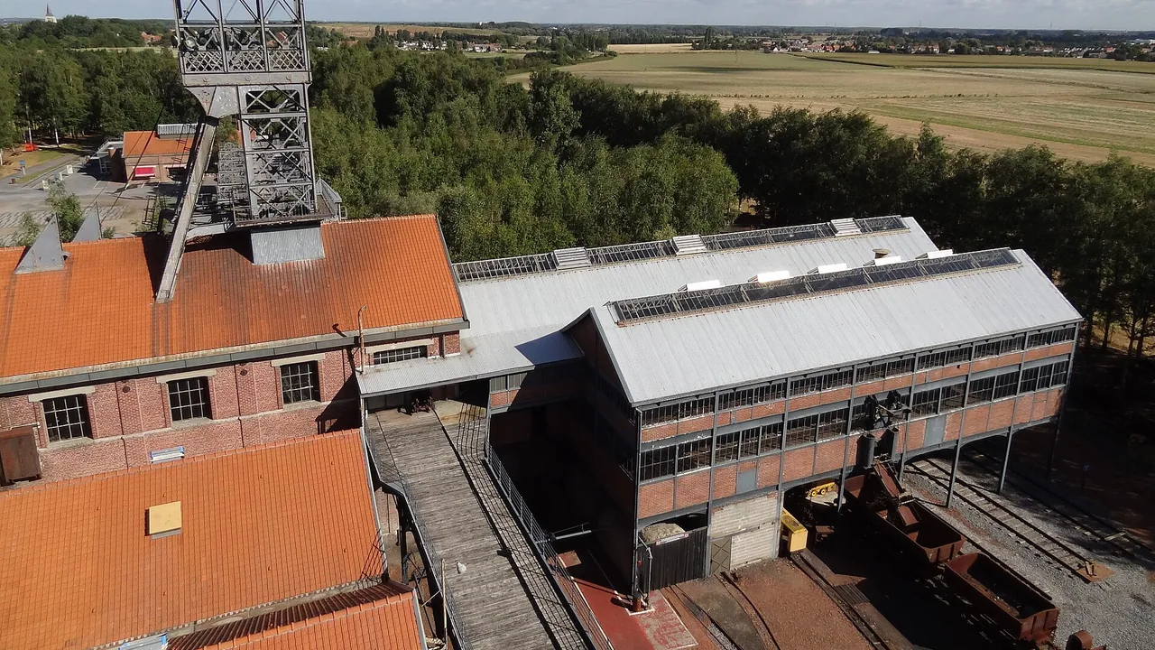 Chevalement du puits numéro 2 de la fosse Delloye au Centre Historique Minier de Lewarde