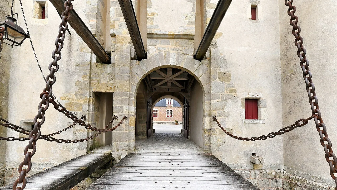 Vue extérieure du château de Chamerolles à Chilleurs-aux-Bois