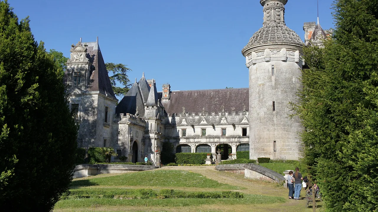 Château d'Usson utilisé par le Château des Énigmes à Pons