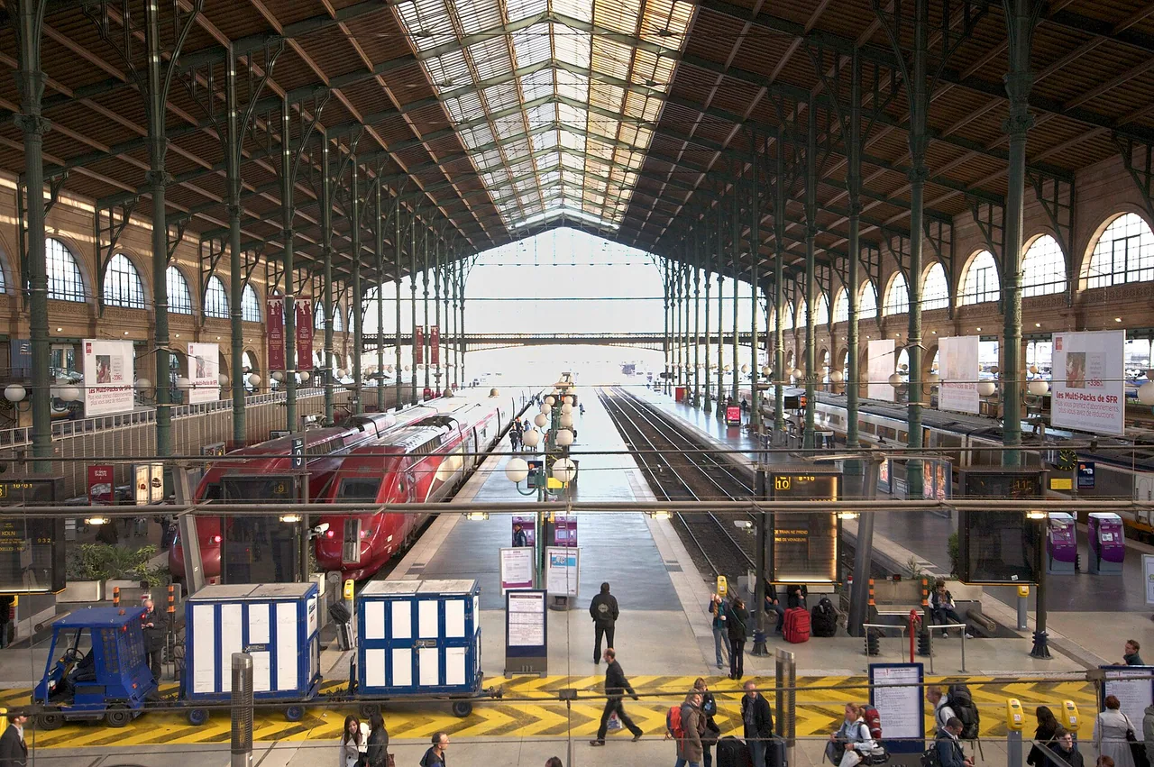 Intérieur de la gare du Nord à Paris