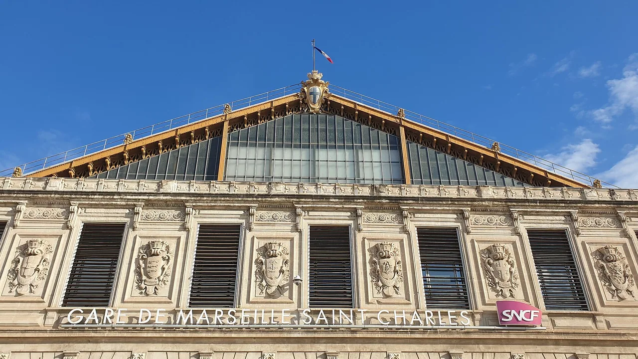 Façade de la gare Marseille Saint-Charles