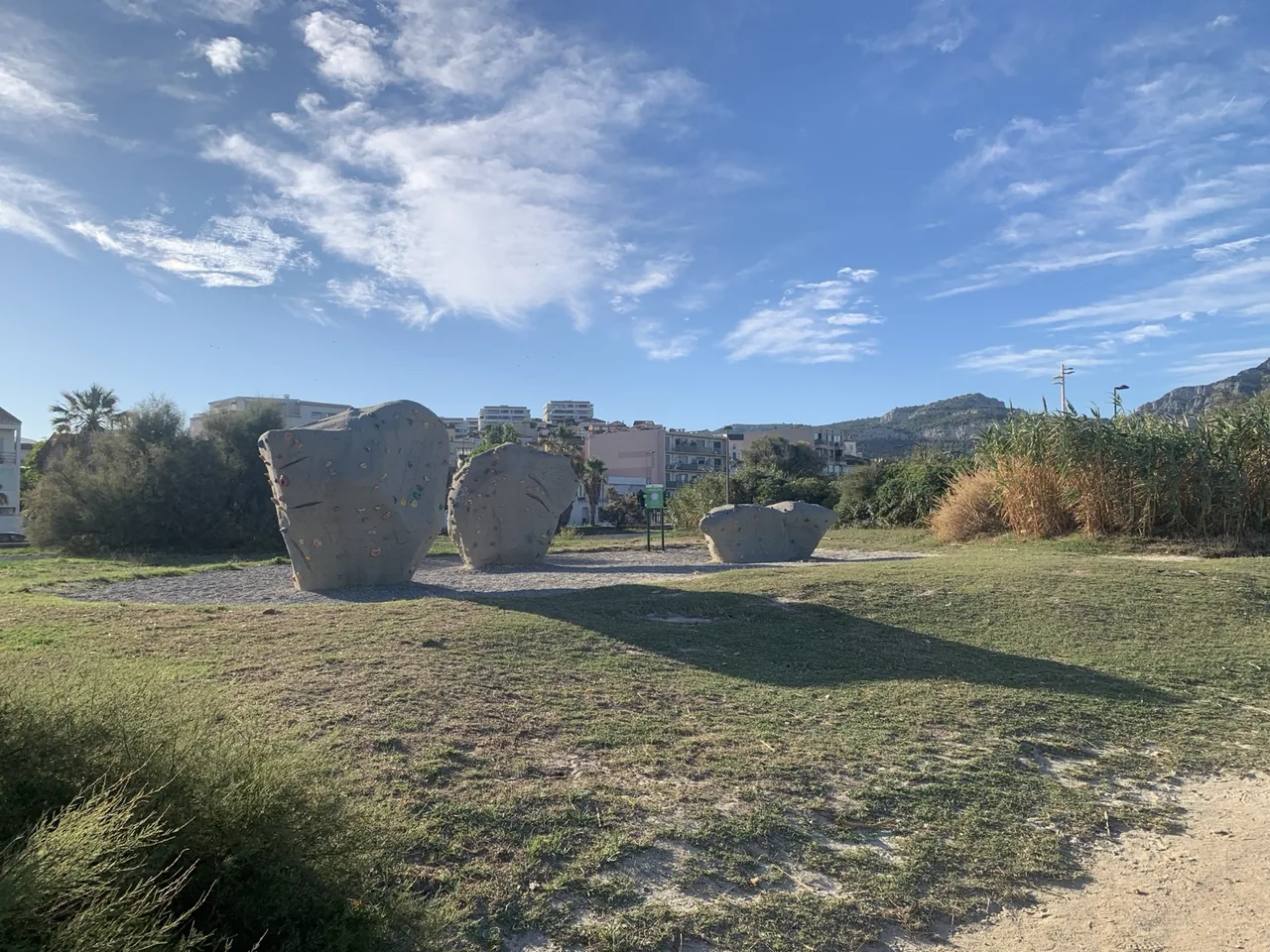 Blocs d'escalade en plein air près de la plage de Bonneveine