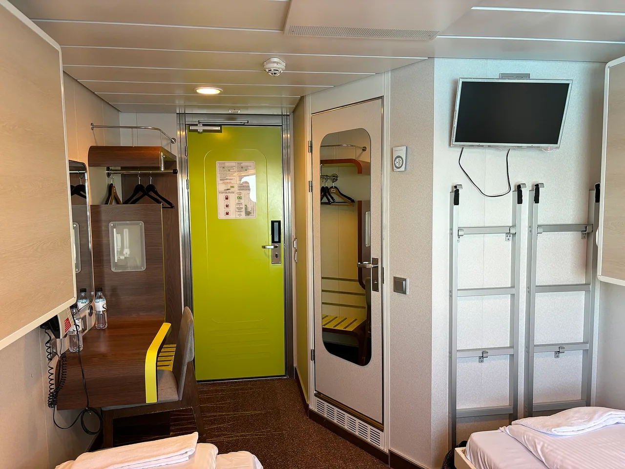 Cabine extérieure à quatre couchettes à bord du ferry Piana de La Méridionale
