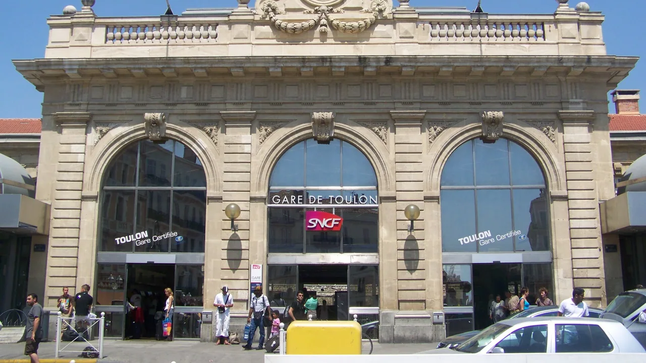 Façade de la gare de Toulon