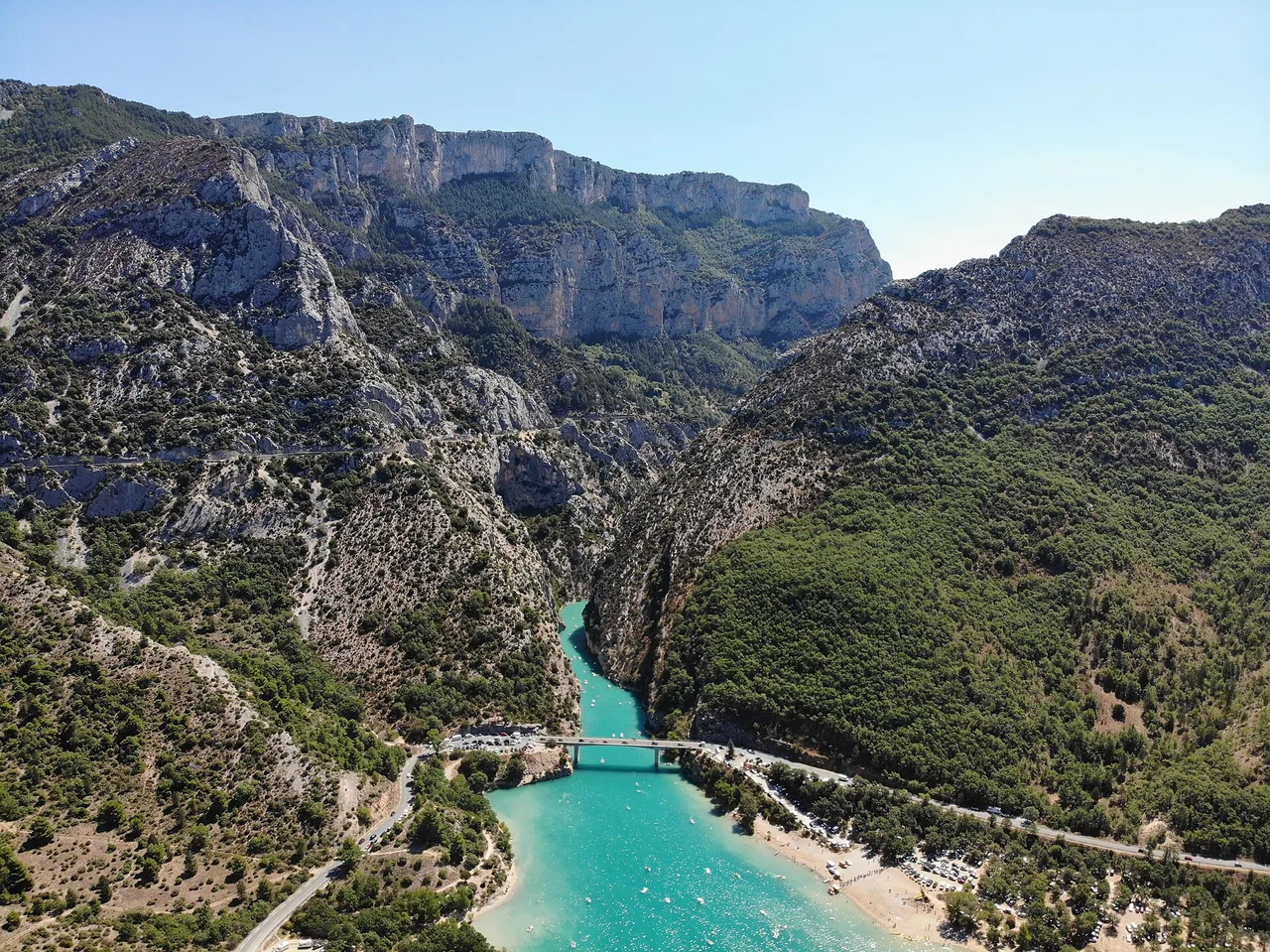 Vue aérienne de l'entrée des Gorges du Verdon et du pont du Galetas