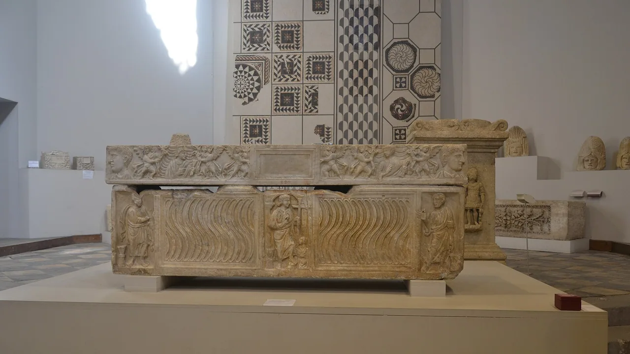 Sarcophage conservé au Musée lapidaire d’Avignon