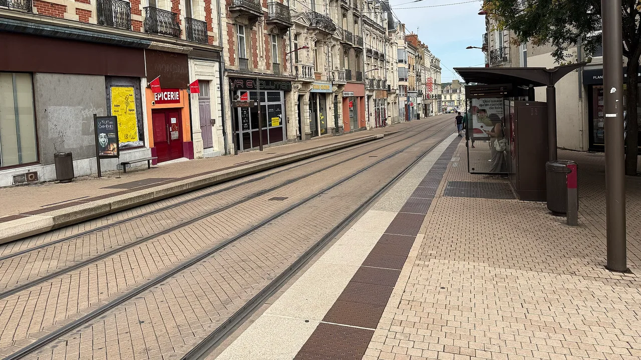 Station de tram Éperon Cité Plantagenêt dans le centre du Mans