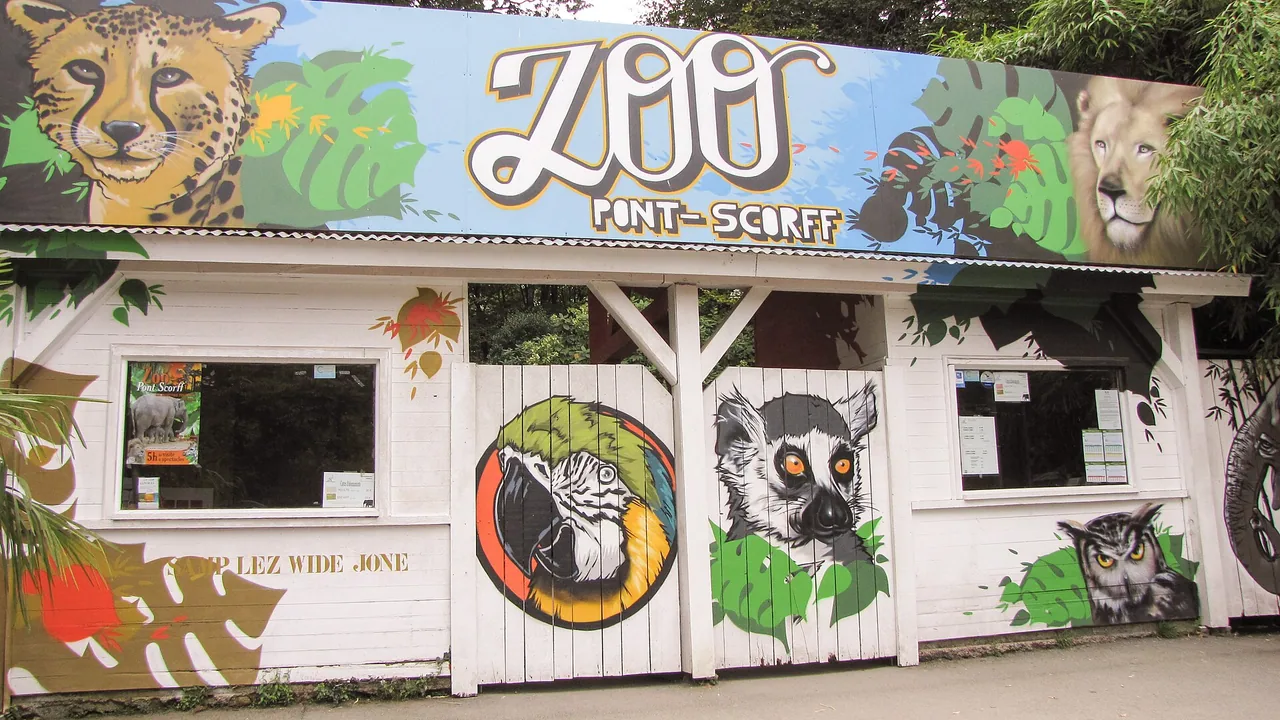 Entrée du zoo de Pont-Scorff photographiée en 2012