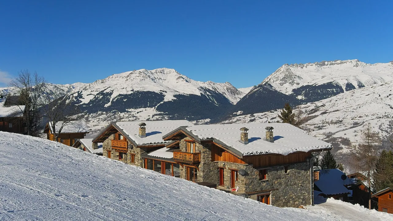 Piste enneigée aux Coches dans le domaine de La Plagne