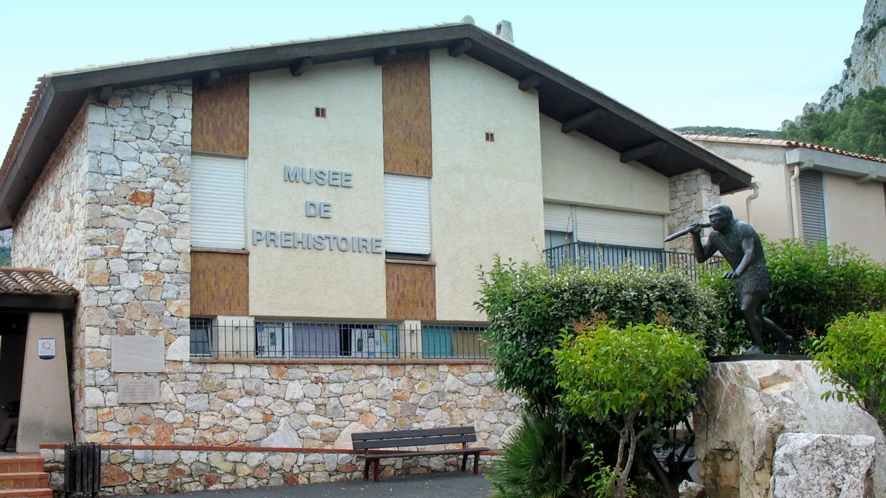 Façade du Musée de Préhistoire de Tautavel