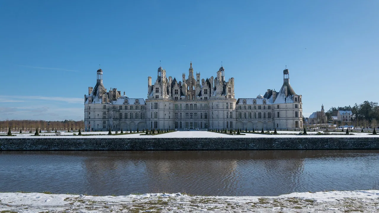 Château de Chambord sous la neige en hiver