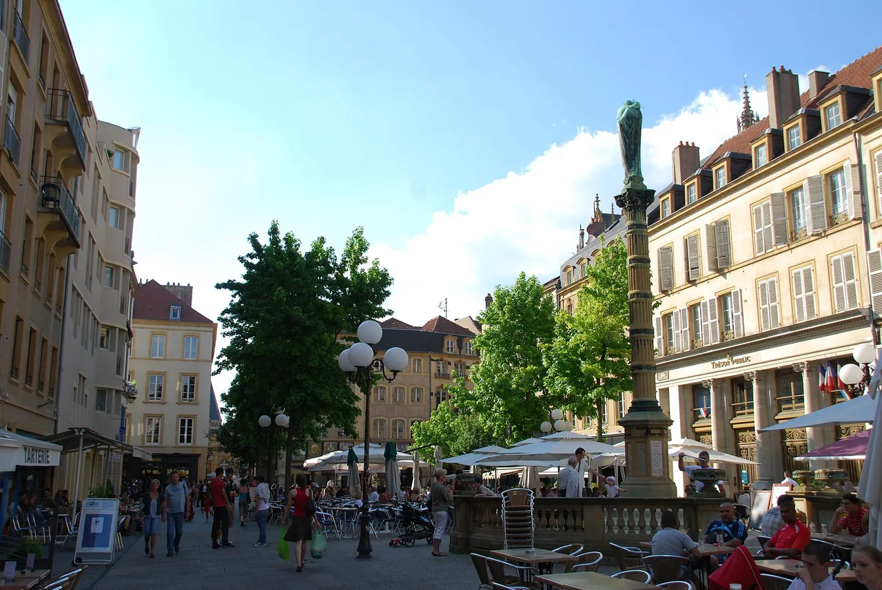 Vue de la place Saint-Jacques dans le centre de Metz