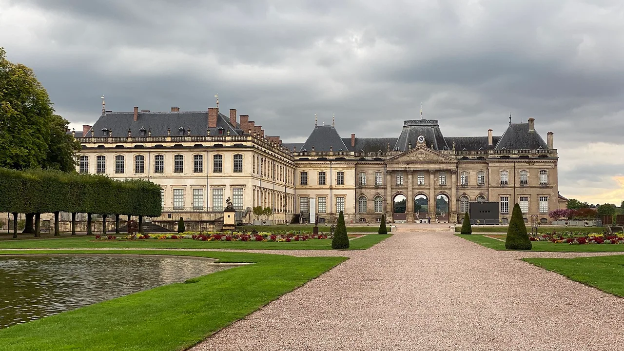 Château de Lunéville vu depuis le parc des Bosquets