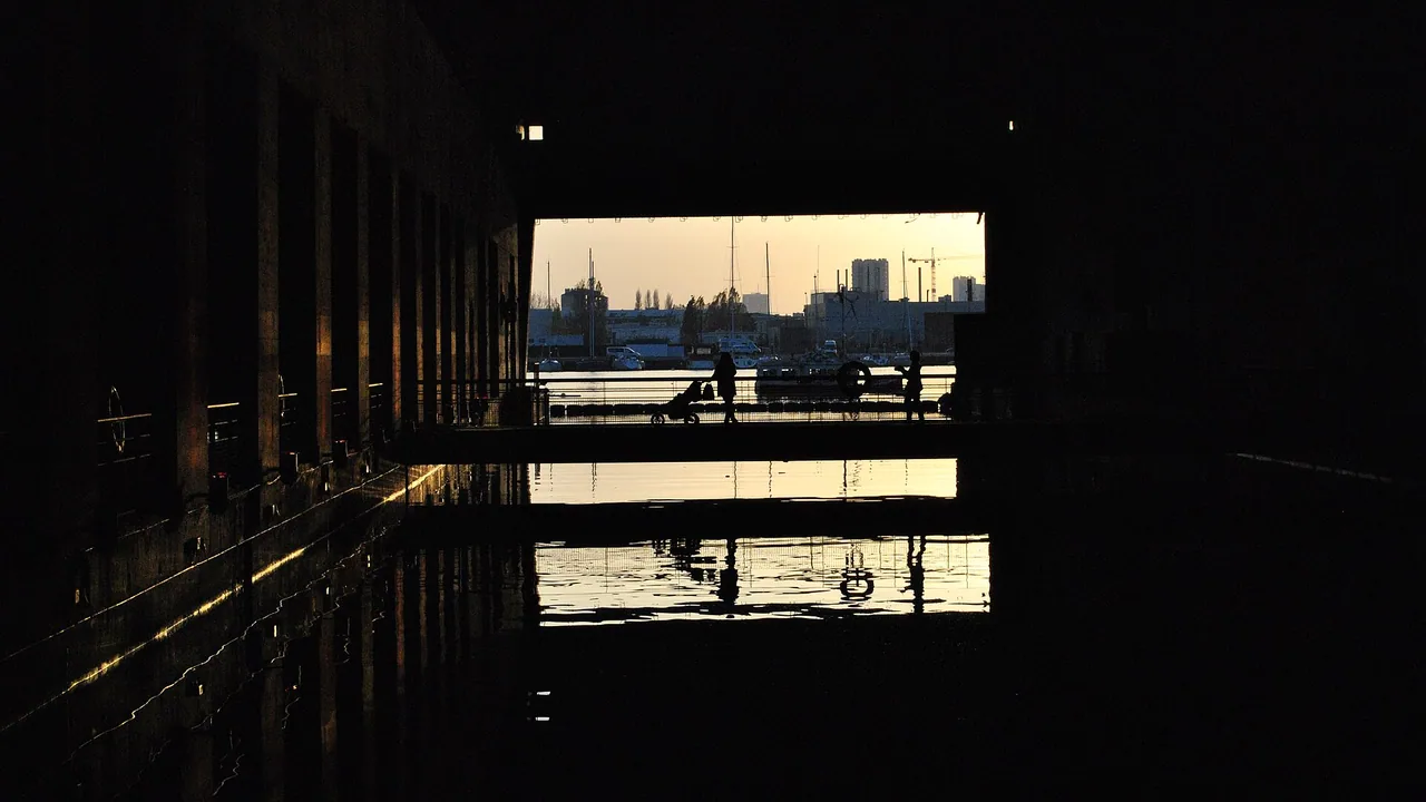 Intérieur de la base sous-marine de Bordeaux