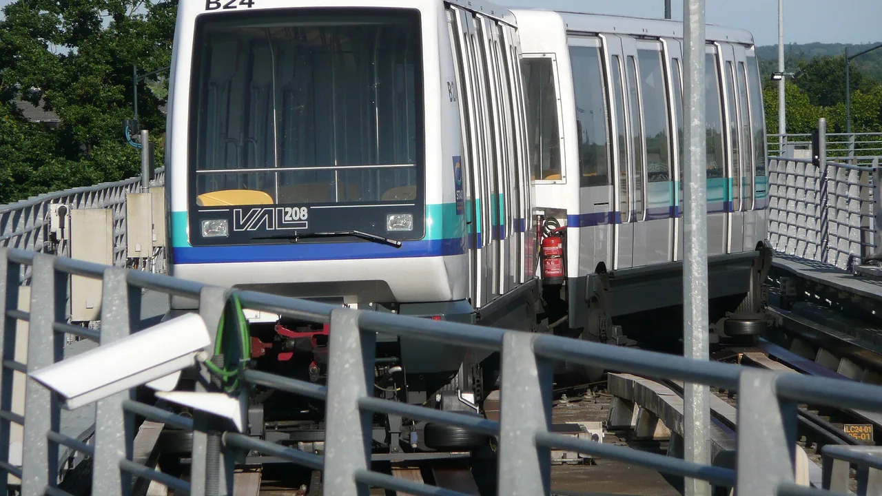 Rame du métro de Rennes au terminus de La Poterie