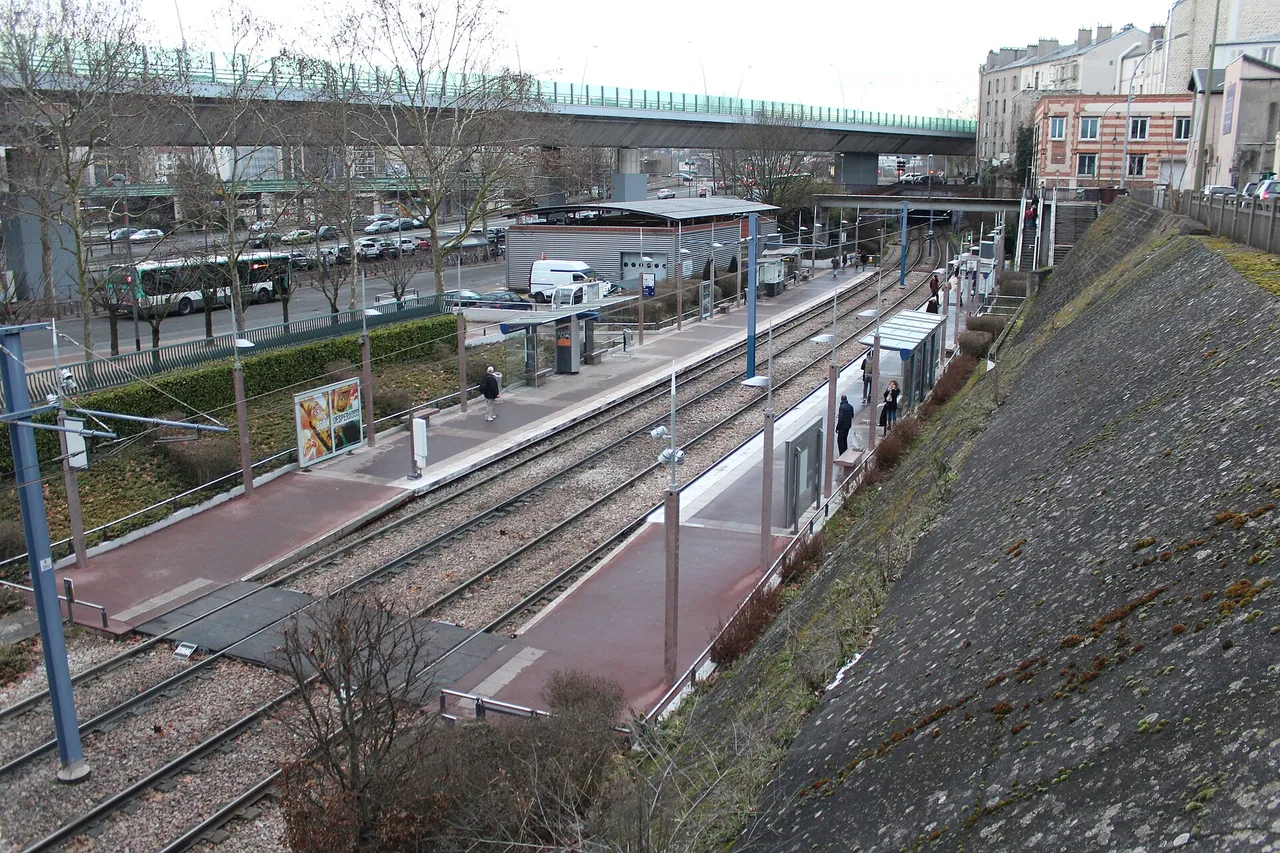 Station Parc de Saint-Cloud de la ligne T2 du tramway