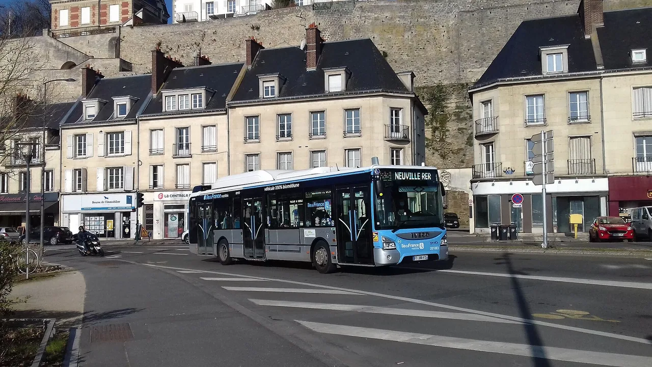 Un autobus Île-de-France Mobilités à Pontoise