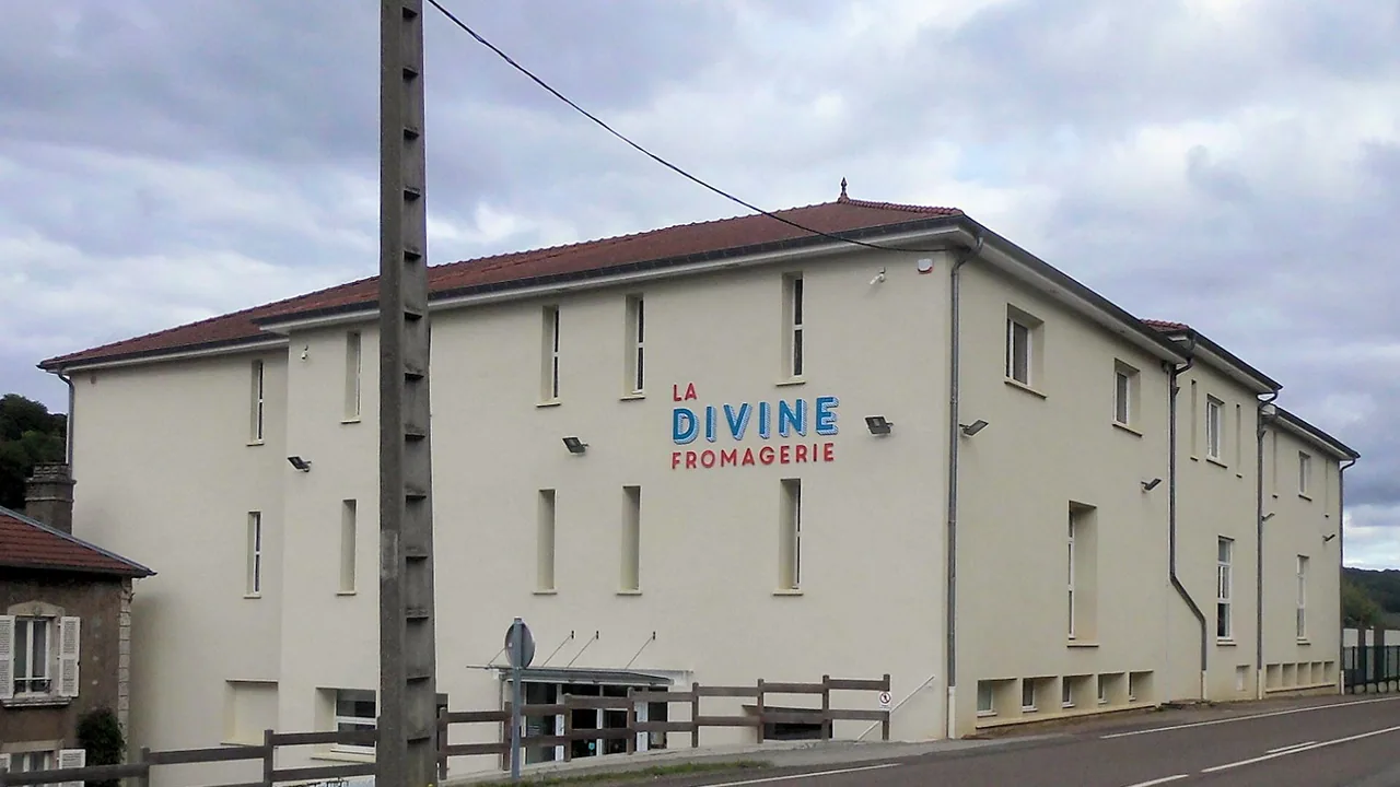 Bâtiment de la Divine Fromagerie à Illoud