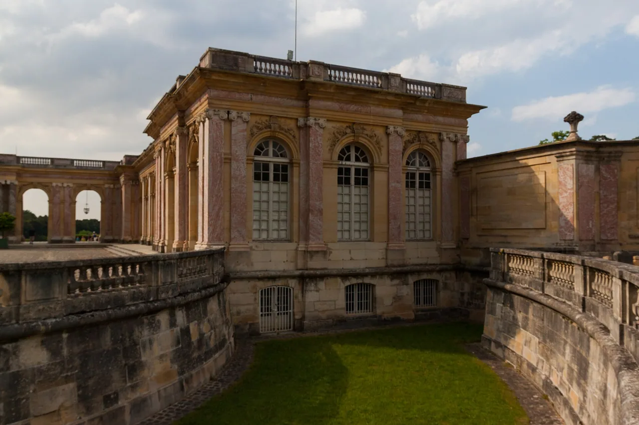 Façade du Grand Trianon dans le domaine du château de Versailles