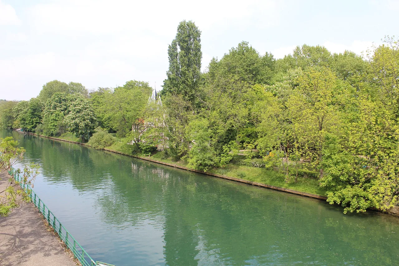 Île Fanac au milieu de la Marne à Joinville-le-Pont