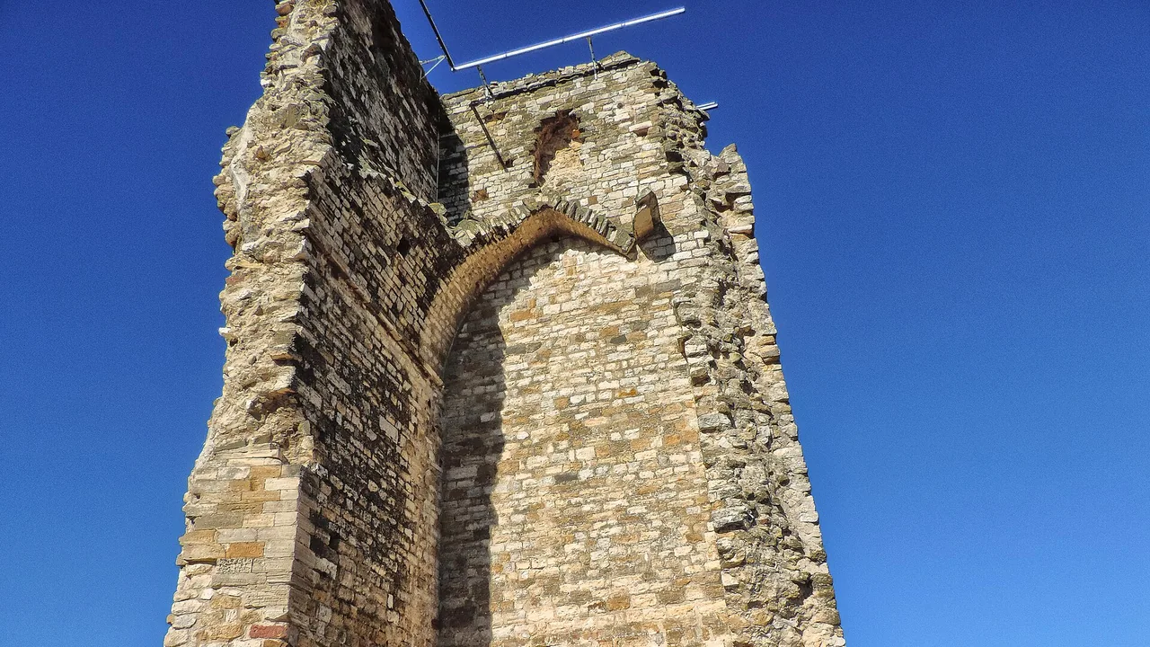 Tour du Mont d’Or à Manosque, repère local photographié hors des lieux d’accueil de la petite enfance