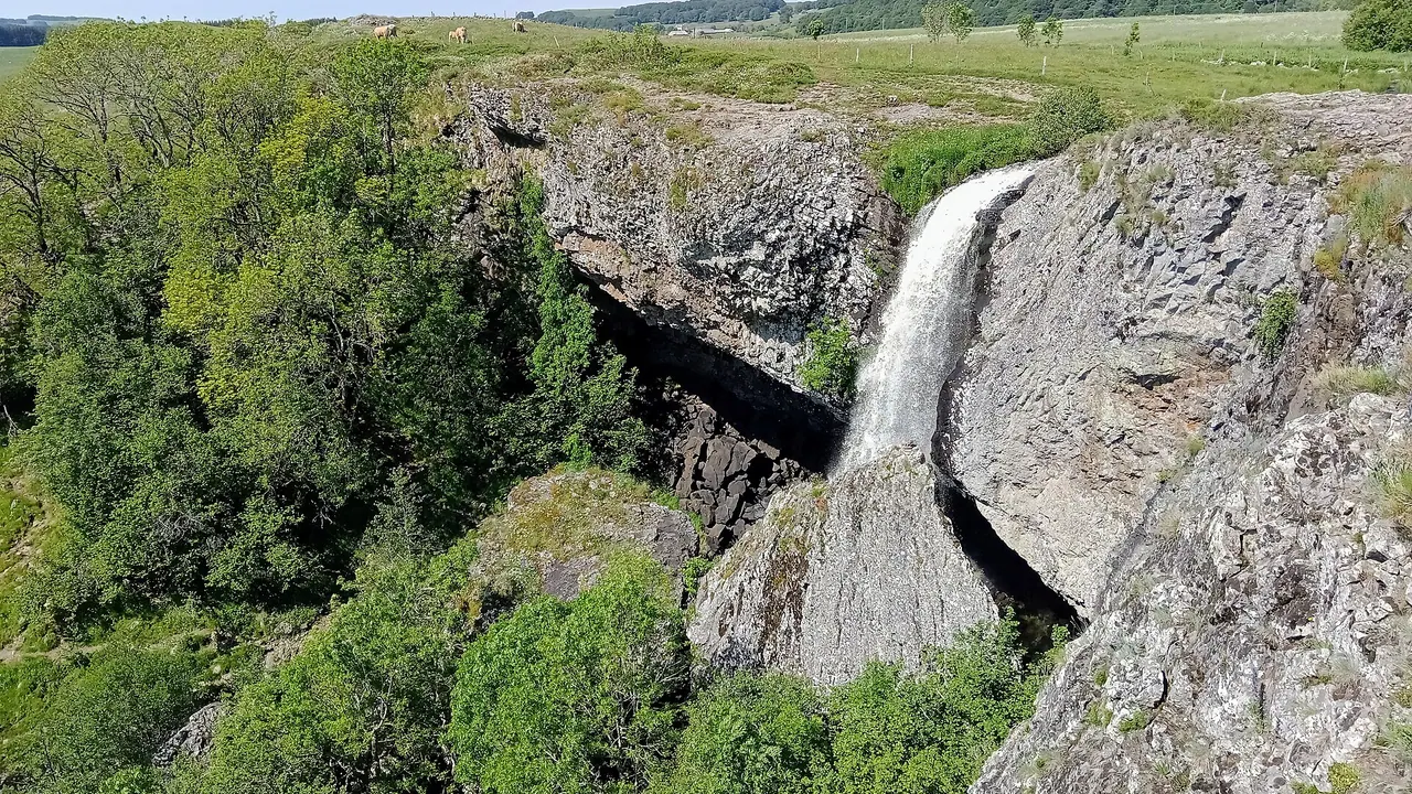 Cascade du Déroc près de Nasbinals, sur le plateau de l'Aubrac en Lozère