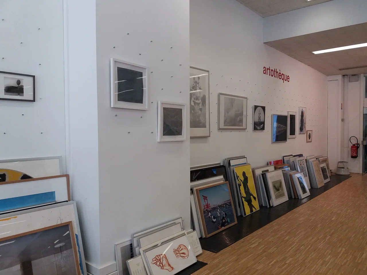 Artothèque de la bibliothèque municipale de Lyon Part-Dieu en 2019, sans représenter l'exposition Plein les mirettes de 2026.