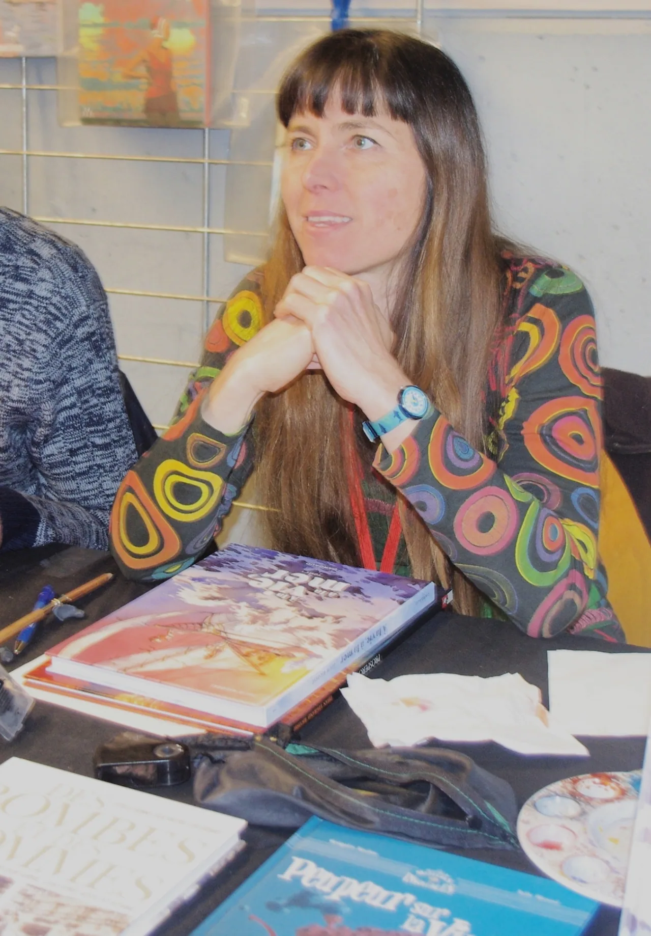 La dessinatrice Julie Ricossé photographiée au festival Bédéciné d'Illzach en 2024, et non pendant les ateliers de 2026.