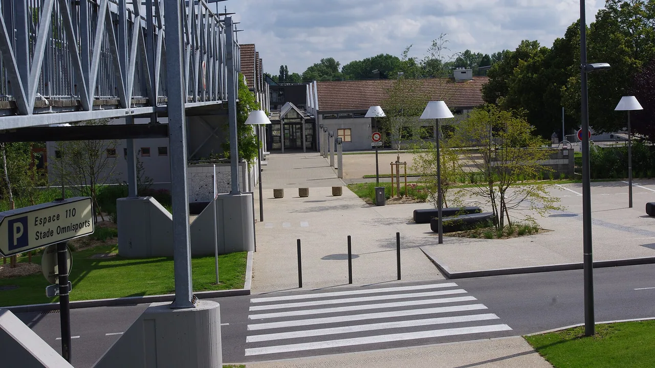 Bâtiment de l'Espace 110 à Illzach, lieu du festival Bédéciné, photographié en janvier 2012, sans montrer l'édition 2026.